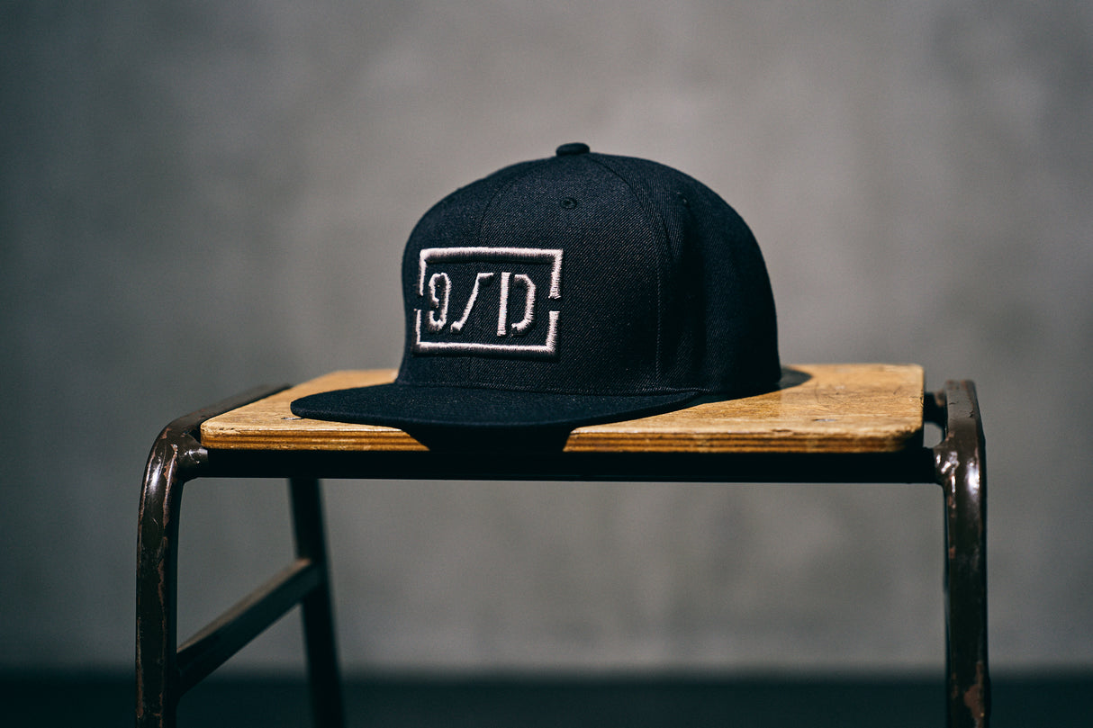 Snapback BLACK / BLACK CHROME