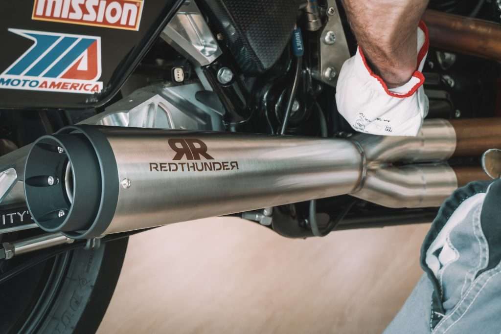RED THUNDER EXHAUST 2-in-1 レギュラー M8 ソフテイル｜NINE INDUSTRIES